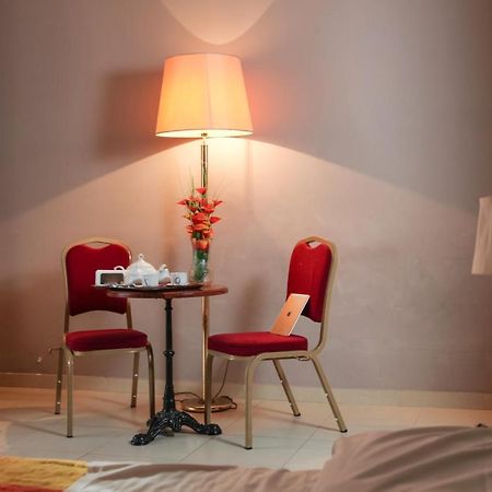 Hotel Cesare 14 เนเปิลส์ ภายนอก รูปภาพ