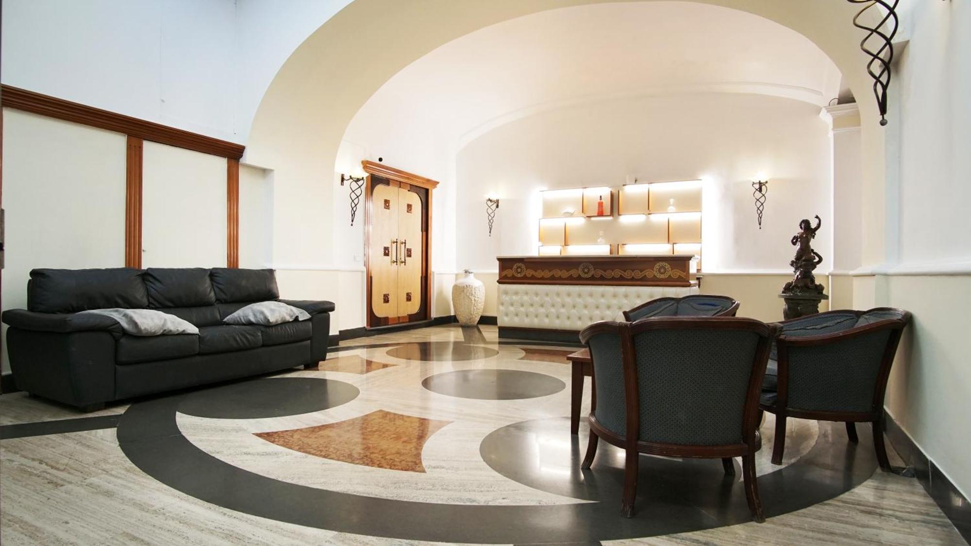 Hotel Cesare 14 เนเปิลส์ ภายนอก รูปภาพ